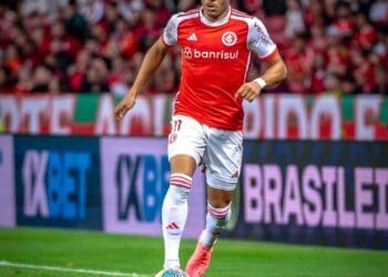 Vasco apresenta oferta por Wanderson e espera retorno do Internacional