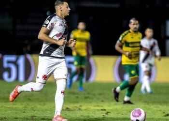 Hugo Moura: ‘Encerrando 2024 com uma grande felicidade, contente por estar defendendo as cores do Vasco da Gama’