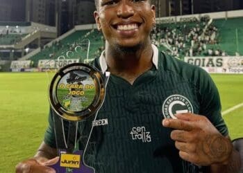 Cria do Vasco, o volante Juninho está prestes a trocar o Goiás pelo Criciúma.