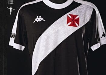 Camisa do Vasco é escolhida como a 6ª mais bela do mundo em 2024 pelo site ‘Classic Football Shirts’; confira a lista completa.