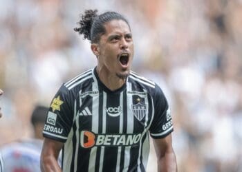 Vasco retoma negociações com o agente de Maurício Lemos; defensor já havia recebido oferta em julho.