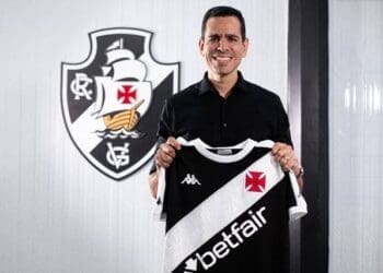 Vasco procura adicionar mais dois zagueiros para intensificar a disputa pela posição de titular.