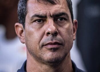 Fábio Carille esteve presente no CT Moacyr Barbosa nesta sexta-feira e observou as atividades.