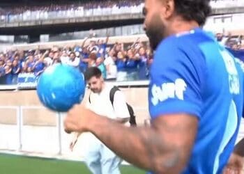 Cruzeiro revela Gabigol ao som de ‘O Mineirão vai virar baile’, causando intriga entre vascaínos; assista ao vídeo