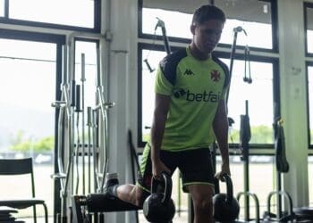 Vasco compartilha imagens do treino realizado neste domingo na academia do CT Moacyr Barbosa; veja as fotos.