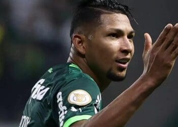Staff de Rony só aceita transferência do Palmeiras mediante venda; Vasco consultou sobre o atacante.