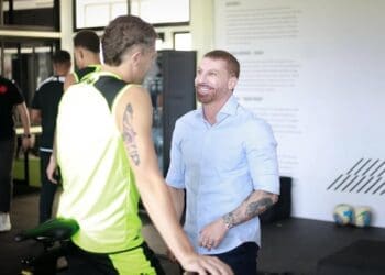 Pedrinho e Carille se reuniram com os jogadores durante a reapresentação nesta segunda-feira; confira as imagens.