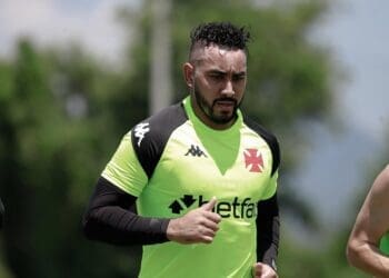 Vasco compartilha imagens dos atletas em atividade no campo nesta segunda-feira, no CT Moacyr Barbosa.