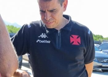 Marcelo Sant’Ana está presente na coletiva de Paulinho, realizada no CT Moacyr Barbosa.