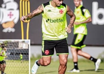 Lucas Freitas realizou treinamento no campo do CT nesta segunda-feira.