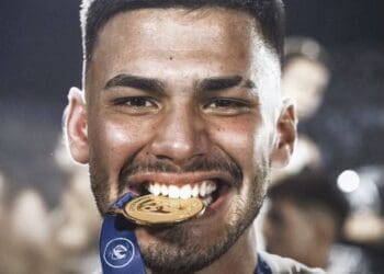 Staff de César Olmedo desmente tentativas do Vasco para contratar o atleta.