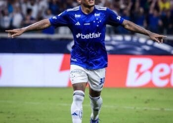 Vasco busca a contratação de Gabriel Verón, atacante do Porto