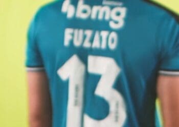 Daniel Fuzato vestirá a camisa 13 do Vasco.