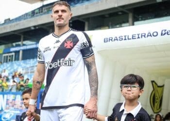 Salário vigente de Vegetti no Vasco é de R$ 550 mil por mês.