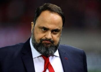 Marinakis concentra seus esforços no Nottingham Forest e expressa preocupação em adquirir a SAF do Vasco devido à A-Cap.