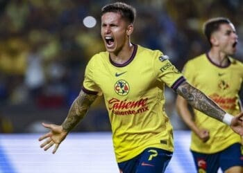 Vasco retoma conversações com o atacante uruguaio Brian Rodríguez, atualmente no América do México.