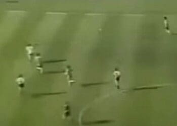 José Carlos Araújo compartilha a narração do gol de Roberto Dinamite contra a Áustria na Copa do Mundo de 1978; confira.