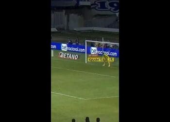 Ceará oficializa a contratação de Keiller, ex-jogador do Vasco