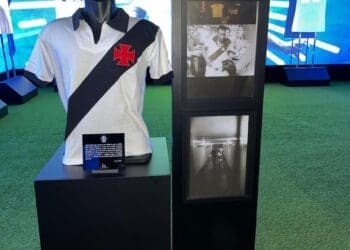 Exposição em Tributo a Pelé Destaca os Momentos em Que Ele Vestiu a Camisa do Vasco