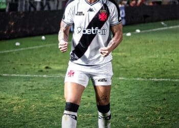 Vasco comunica a saída do zagueiro Maicon para o Coritiba