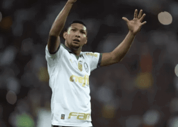 Vasco mantém o interesse na aquisição do atacante Rony.