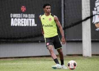 Vasco compartilha imagens do elenco que competirá no Carioca durante o treino desta quinta-feira no CT Moacyr Barbosa; confira.