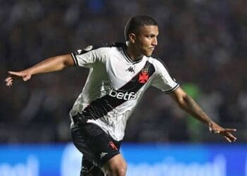 Vasco começa negociações para renovar contrato com Mateus Carvalho, que tem proposta de clube nos EUA