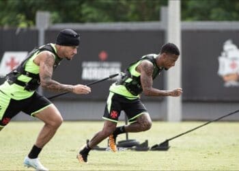 Vasco compartilha imagens do treino desta sexta-feira; confira