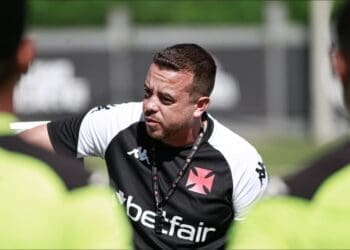 Vasco compartilha imagens do treinamento final antes da estreia no Carioca; confira