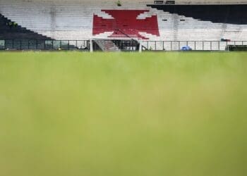 Vasco compartilha imagem do gramado de São Januário antes do confronto com o Nova Iguaçu; confira