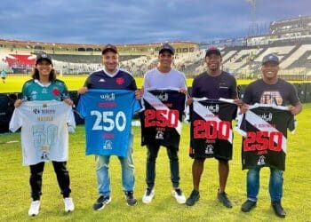 Beach Soccer: Em evento no São Januário, o Vasco prestou homenagens não apenas a Mauricinho, mas também a Bokinha, Jordan, Cesinha e Natalie Wippel.
