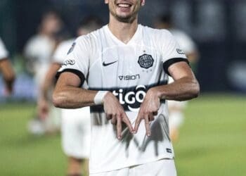 Peñarol manifesta interesse no defensor do Vasco, Capasso.