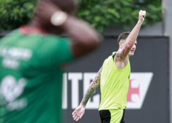 Vasco compartilha imagens do jogo-treino realizado neste domingo no CT Moacyr Barbosa; confira.