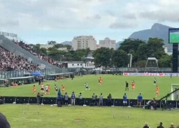 Confira o gol de Paulo Ricardo contra o Nova Iguaçu sob a perspectiva da torcida.