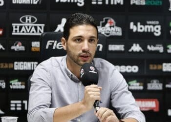 Ex-diretor do Vasco, Alexandre Pássaro representa Emerson Rodríguez como empresário.