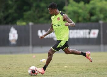 Vasco adiciona Tchê Tchê ao meio de campo, recebe retorno de jogadores lesionados e estrutura negociações de atletas.