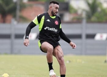 Payet desempenhou a função de ‘falso 9’ durante o jogo-treino e tem recebido inúmeros elogios.