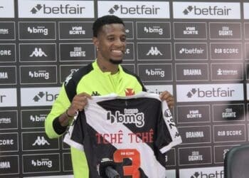 Tchê Tchê compartilha os motivos para optar pela camisa 3.