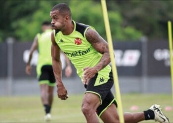 Vasco compartilha imagens do treino realizado nesta terça-feira no CT Moacyr Barbosa; veja a seguir.