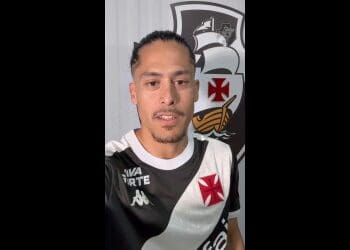 Mauricio Lemos envia uma mensagem para os torcedores do Vasco; assista ao vídeo.