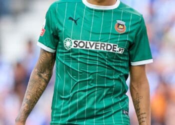 Clayton está em tratativas para uma transferência definitiva para o Rio Ave.