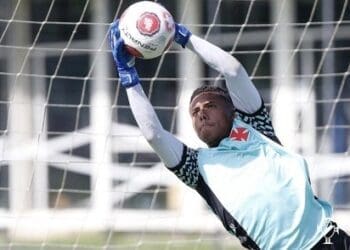 Allan Vitor deverá ser o goleiro principal do Vasco nesta quinta-feira no confronto contra o Bangu.