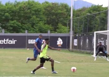 Jovem Luis Felipe tem integrado os treinamentos com a equipe principal do Vasco.