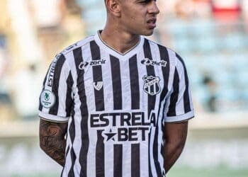 Especulado no Vasco, o zagueiro David Ricardo pode estar a caminho do Botafogo.