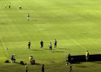 Maxime Dominguez, Jair e Paulinho realizam o aquecimento e têm a possibilidade de entrar no 2º tempo.