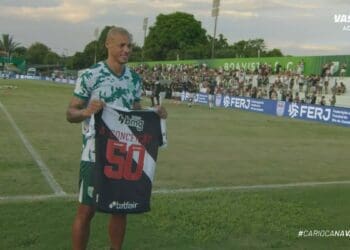 Hoje, no Boavista, o zagueiro Anderson Conceição recebe a camisa em homenagem aos 50 jogos que disputou pelo Vasco.