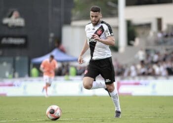 Zé Gabriel, De Lucca e Serginho perdem oportunidades e não integram os planos do Vasco.