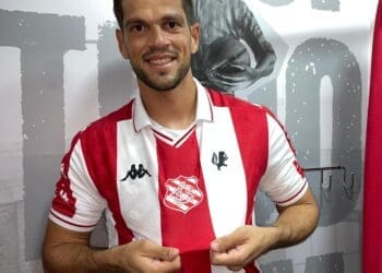 Goleiro do Bangu que parou pênalti de Jair declara que se inspira em Léo Jardim