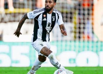 Manchester City demonstra interesse no jovem talento vascaíno Douglas Luiz.