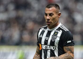 Especulado no Vasco, Vargas se aproxima de um acordo com o Vitória